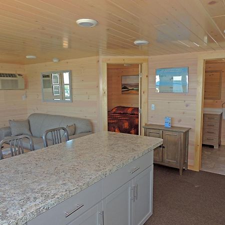 Angel Rock Waterfront Cottages Cape Vincent Exterior photo