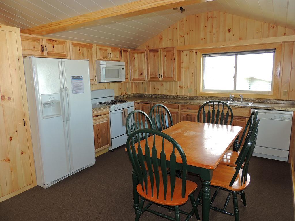 Angel Rock Waterfront Cottages Cape Vincent Exterior photo