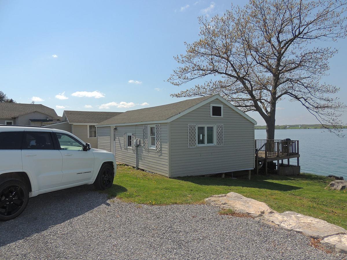 Angel Rock Waterfront Cottages Cape Vincent Exterior photo
